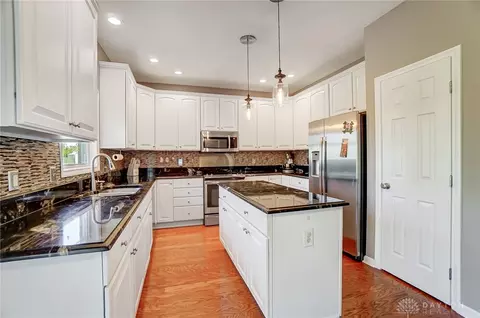 Kitchen - 270 Diamond Dr, Centerville, OH 45458 photo 2 of 8