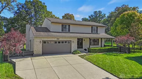 8432 Creek Bed Ct, Dayton, OH 45424