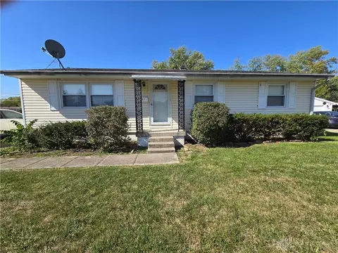 697 Wynwood Ct, Riverside, OH 45431