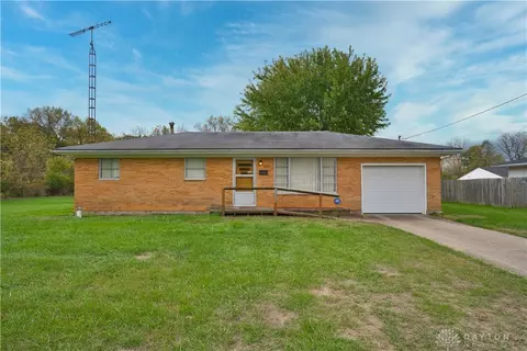 2971 Sun Valley Dr, Springfield, OH 45505