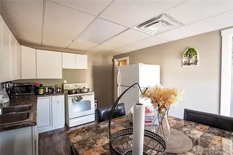Kitchen - 1701 Lexington Ave, Springfield, OH 45505 photo 2 of 2