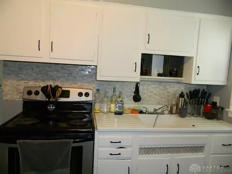 Kitchen - 1312 Malden Ave, Springfield, OH 45504 photo 2 of 2