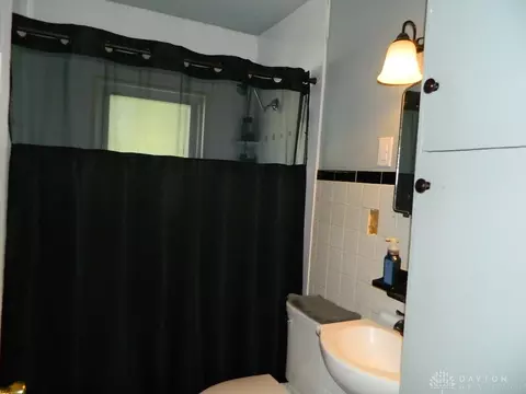 Bath - 1312 Malden Ave, Springfield, OH 45504 photo 1 of 2