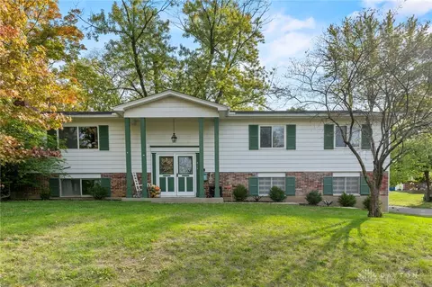 814 Silverleaf Dr, Dayton, OH 45431