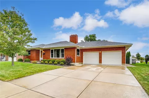 206 Villa Dr, Brookville, OH 45309