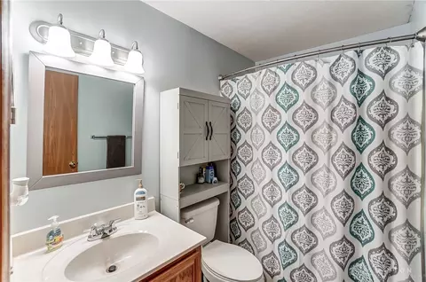 Bath - 1722 Elaina Dr, Springfield, OH 45503 photo 1 of 4