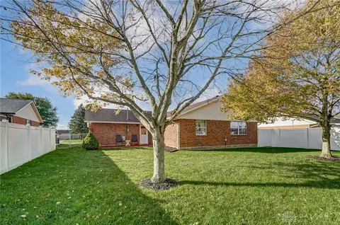 Exterior - 1722 Elaina Dr, Springfield, OH 45503 photo 4 of 4
