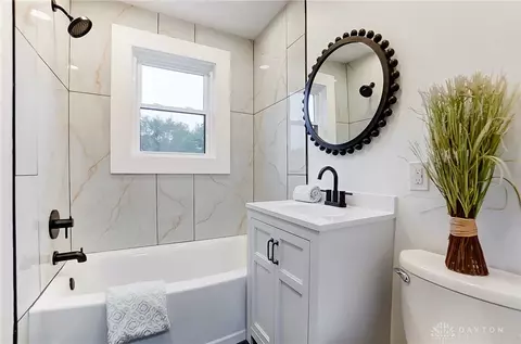 Bath - 2725 Troy Rd, Springfield, OH 45504 photo 1 of 6
