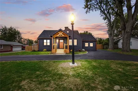 Exterior - 2725 Troy Rd, Springfield, OH 45504 photo 6 of 11