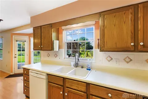 Kitchen - 4825 Peacock Rd, Springfield, OH 45502 photo 4 of 4