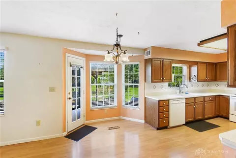 Kitchen - 4825 Peacock Rd, Springfield, OH 45502 photo 1 of 4