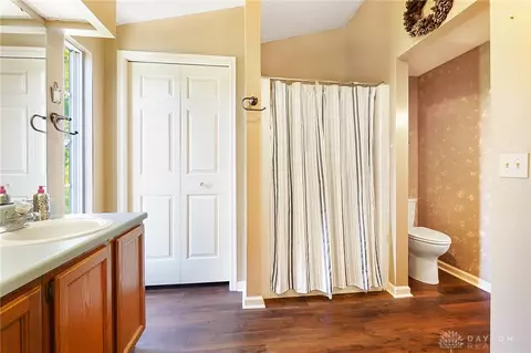 Bath - 4825 Peacock Rd, Springfield, OH 45502 photo 3 of 4