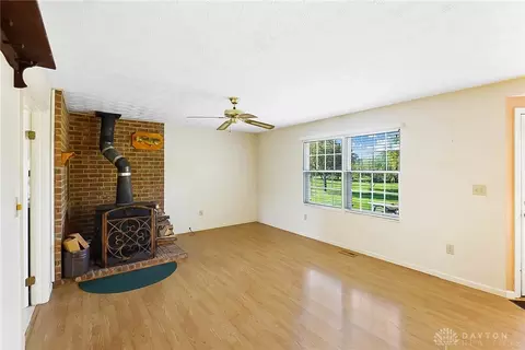 Living - 4825 Peacock Rd, Springfield, OH 45502 photo 2 of 4