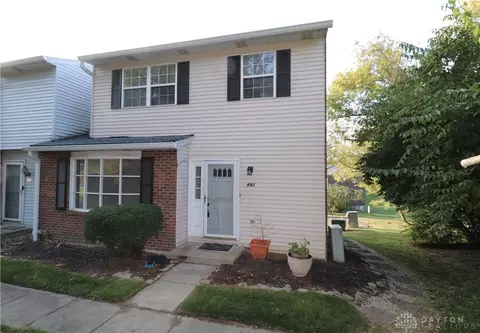 492 Maple Circle Dr #41, Springdale, OH 45246 photo 2
