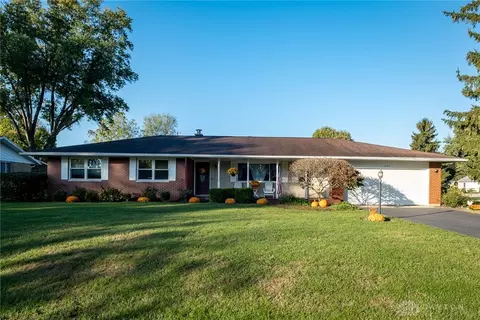 1029 Lark Ln, Xenia, OH 45385