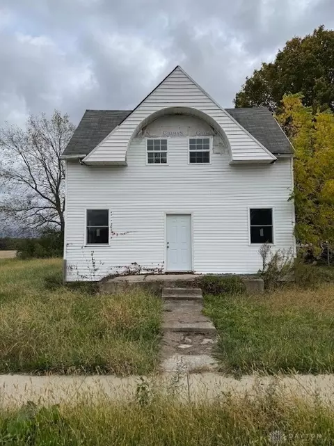 212 Eaton St, College Corner, OH 45003