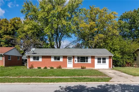 425 Avon Oak Ct, New Lebanon, OH 45345