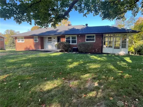 3352 Fair Oaks Dr, Dayton, OH 45434