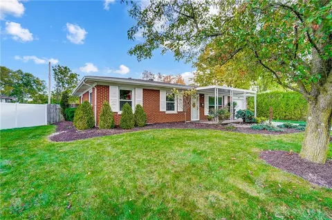 206 Alstead Dr, New Lebanon, OH 45345
