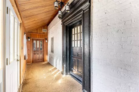 Entry Way - 675 E State Route 73, Springboro, OH 45066 photo 1 of 2