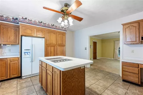 Kitchen - 675 E State Route 73, Springboro, OH 45066 photo 2 of 4