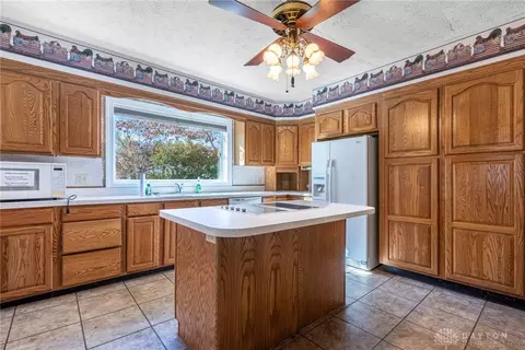 Kitchen - 675 E State Route 73, Springboro, OH 45066 photo 1 of 4