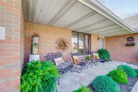 1847 Fox Ridge Dr, Springfield, OH 45503 photo 4