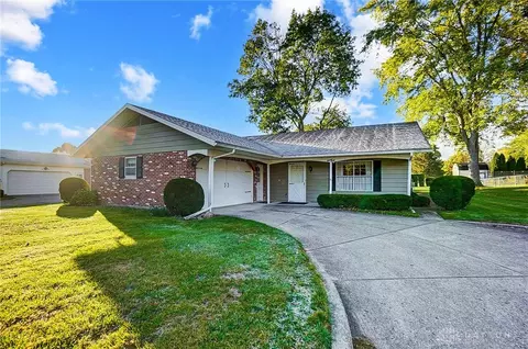 1330 Stratford Dr, Piqua, OH 45356