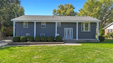 3811 Greenbriar Dr, Fairborn, OH 45324