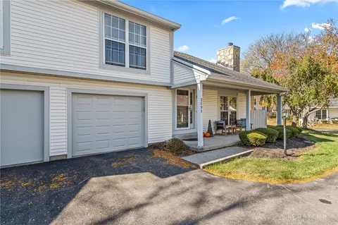2095 Foxknoll Dr, Washington Township, OH 45458