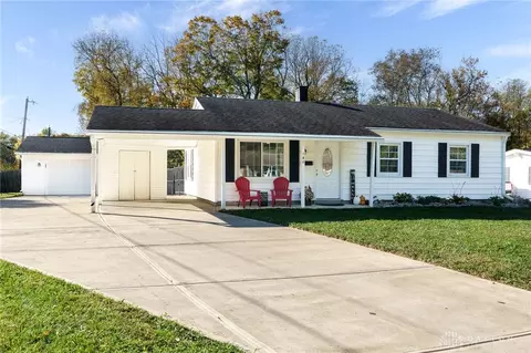 180 Pinegrove Dr, Bellbrook, OH 45305