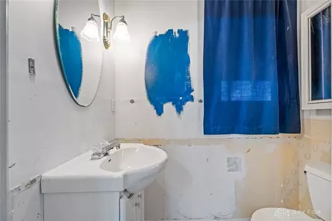Bath - 1836 E Alex Bell, Centerville, OH 45459 photo 1 of 3