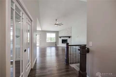 346 Crown Point Dr, Centerville, OH 45458 photo 6