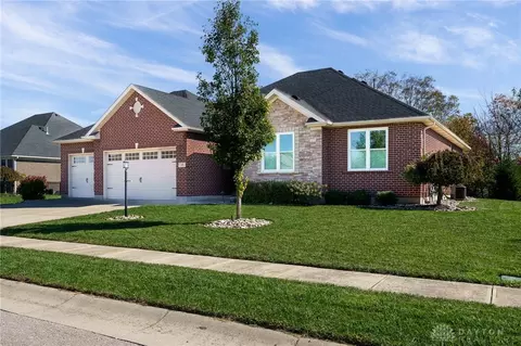 346 Crown Point Dr, Centerville, OH 45458 photo 2