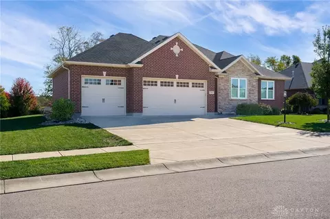 346 Crown Point Dr, Centerville, OH 45458 photo 3