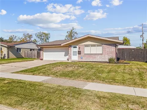 1605 Beaver Creek Ln, Dayton, OH 45429