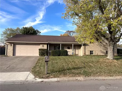 4011 Willow Creek Dr, Dayton, OH 45415