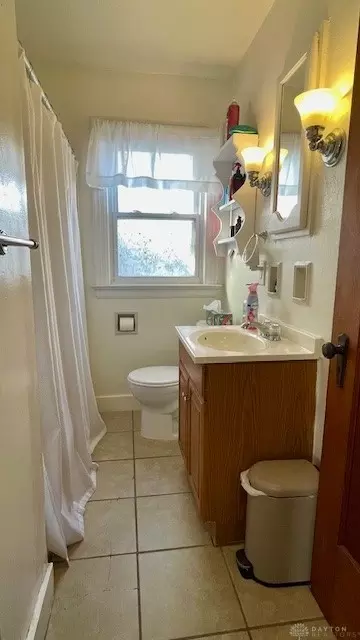 Bath - 1521 N Lowry Ave, Springfield, OH 45504 photo 1 of 1