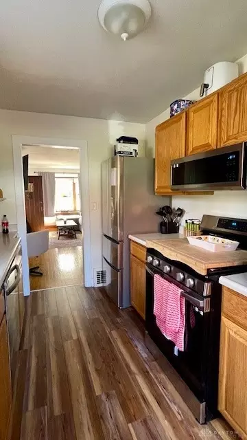 Kitchen - 1521 N Lowry Ave, Springfield, OH 45504 photo 2 of 2