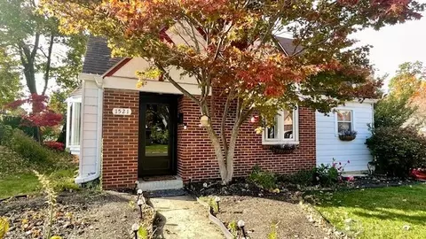 Exterior - 1521 N Lowry Ave, Springfield, OH 45504 photo 2 of 4