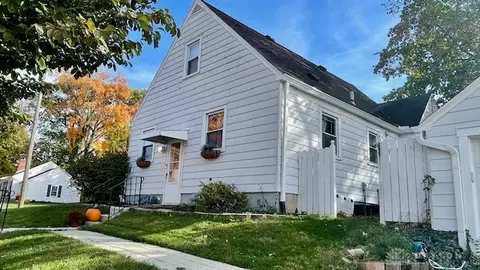 Exterior - 1521 N Lowry Ave, Springfield, OH 45504 photo 4 of 4