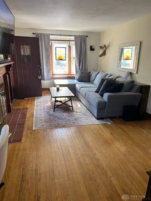 Living - 1521 N Lowry Ave, Springfield, OH 45504 photo 1 of 2