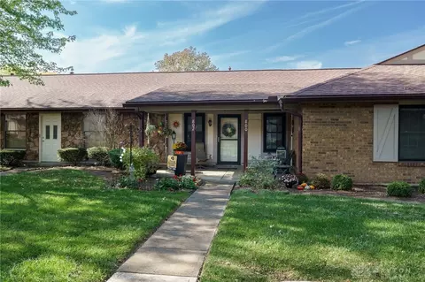 802 Pine Needles Dr, Centerville, OH 45458
