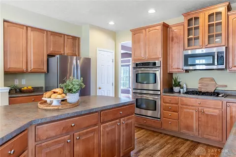 Kitchen - 4609 Dolley Dr, Kettering, OH 45440 photo 4 of 6