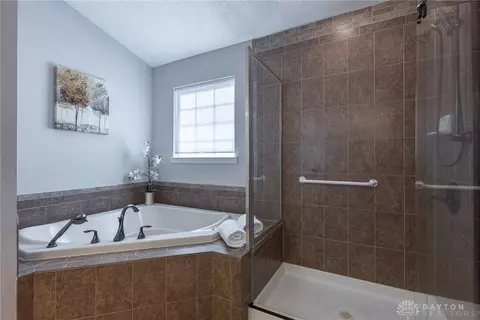 Bath - 4609 Dolley Dr, Kettering, OH 45440 photo 3 of 6