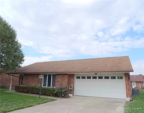 1222 Waterbury Pl, Troy, OH 45373