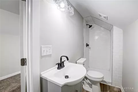 Bath - 339 E 4th St, Franklin, OH 45005 photo 2 of 2