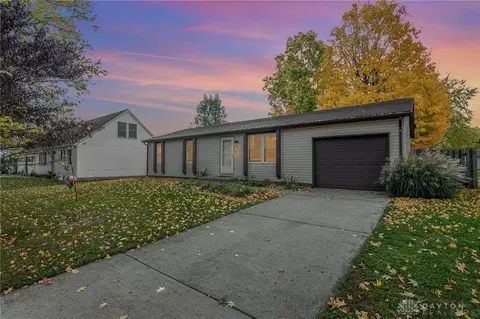 106 Phelps Farm Cir, Englewood, OH 45322