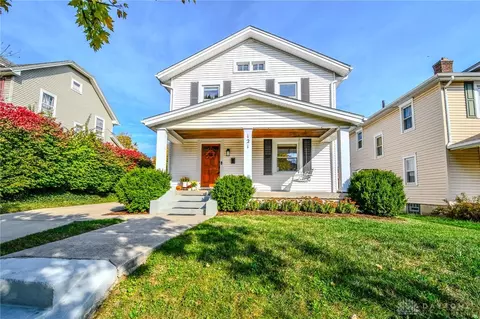 121 Hadley Ave, Oakwood, OH 45419