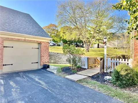 5 Devon Ct, Fairfield, OH 45014 photo 2